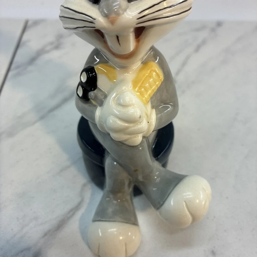 1995 Warner Bros Bugs Bunny Salt Shaker